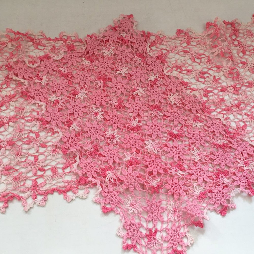 VTG hand crafted thread crochet table runner set